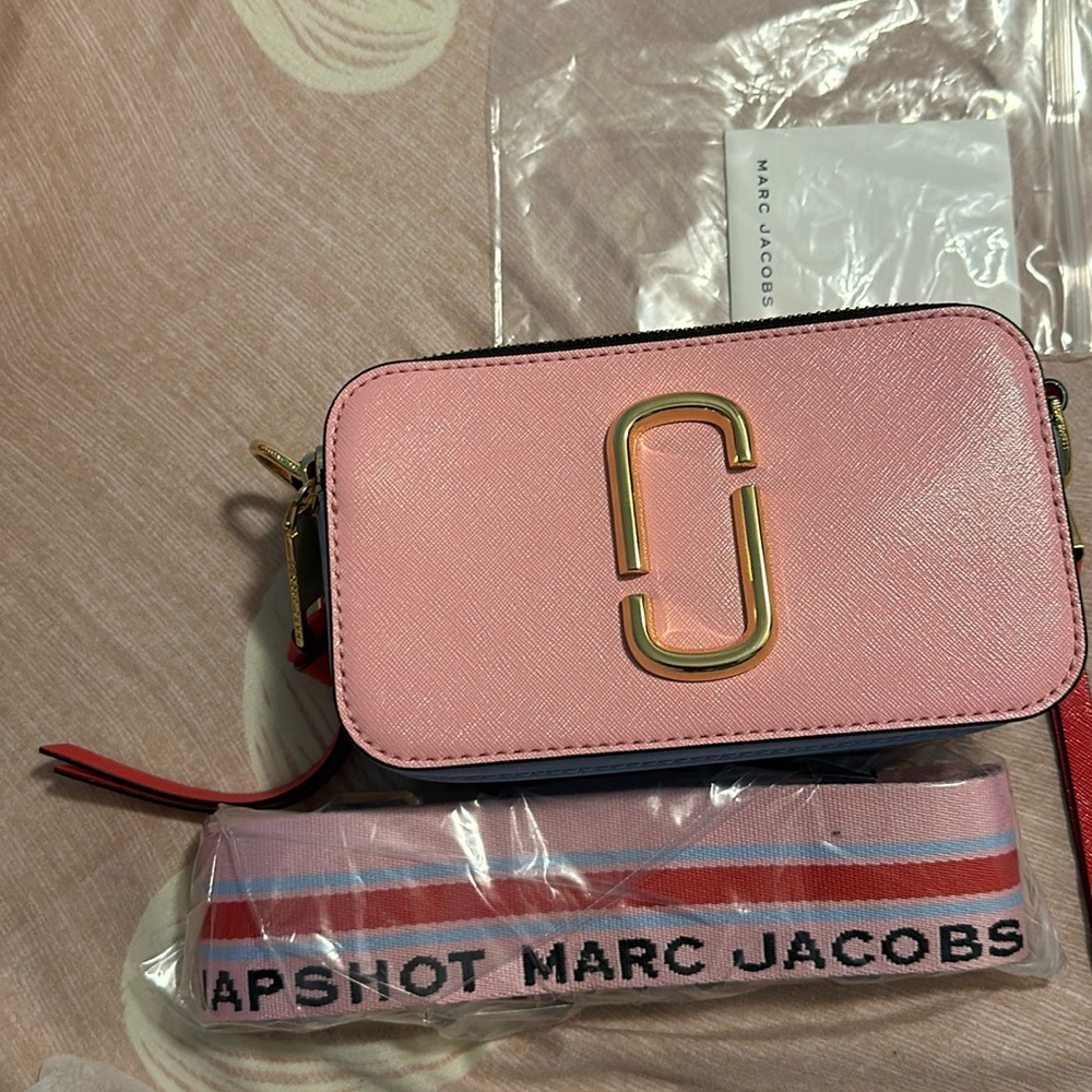Marc Jacobs crossbody bag!!! looks NEW!!!